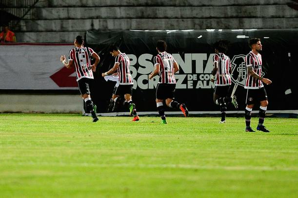 Em jogo com poucos torcedores no Arruda, equipes duelam pela vaga no pré-Nordestão da próxima temporada, diminuindo o prejuízo no orçamento de 2018.