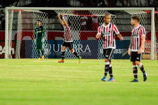 Em jogo com poucos torcedores no Arruda, equipes duelam pela vaga no pré-Nordestão da próxima temporada, diminuindo o prejuízo no orçamento de 2018.