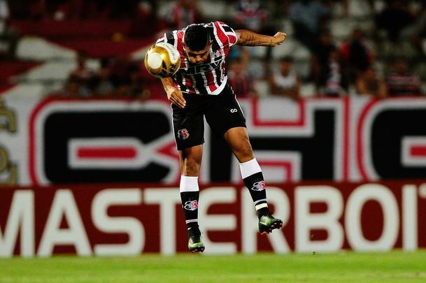 Em jogo com poucos torcedores no Arruda, equipes duelam pela vaga no pré-Nordestão da próxima temporada, diminuindo o prejuízo no orçamento de 2018.