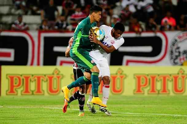 Em jogo com poucos torcedores no Arruda, equipes duelam pela vaga no pré-Nordestão da próxima temporada, diminuindo o prejuízo no orçamento de 2018.