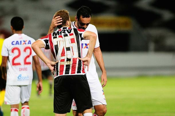 Em jogo com poucos torcedores no Arruda, equipes duelam pela vaga no pré-Nordestão da próxima temporada, diminuindo o prejuízo no orçamento de 2018.