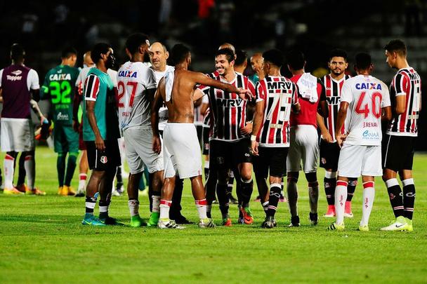 Em jogo com poucos torcedores no Arruda, equipes duelam pela vaga no pré-Nordestão da próxima temporada, diminuindo o prejuízo no orçamento de 2018.