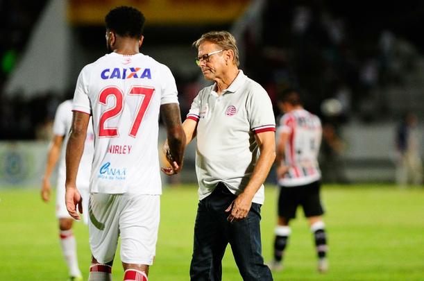 Em jogo com poucos torcedores no Arruda, equipes duelam pela vaga no pré-Nordestão da próxima temporada, diminuindo o prejuízo no orçamento de 2018.