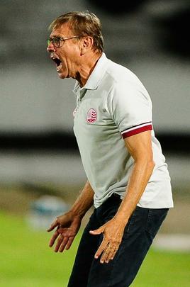 Em jogo com poucos torcedores no Arruda, equipes duelam pela vaga no pré-Nordestão da próxima temporada, diminuindo o prejuízo no orçamento de 2018.