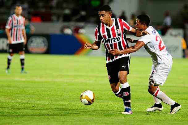 Em jogo com poucos torcedores no Arruda, equipes duelam pela vaga no pré-Nordestão da próxima temporada, diminuindo o prejuízo no orçamento de 2018.