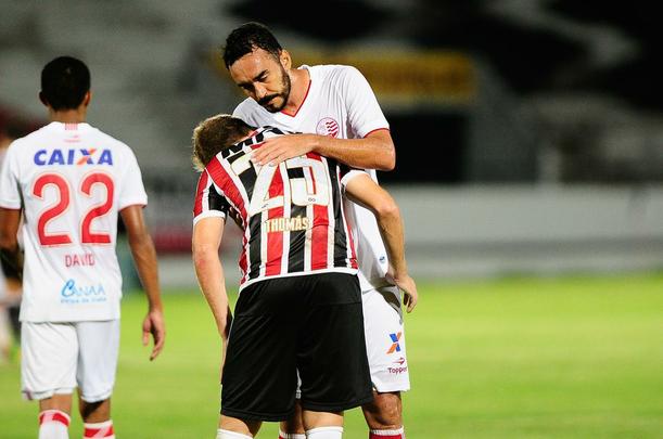 Em jogo com poucos torcedores no Arruda, equipes duelam pela vaga no pré-Nordestão da próxima temporada, diminuindo o prejuízo no orçamento de 2018.