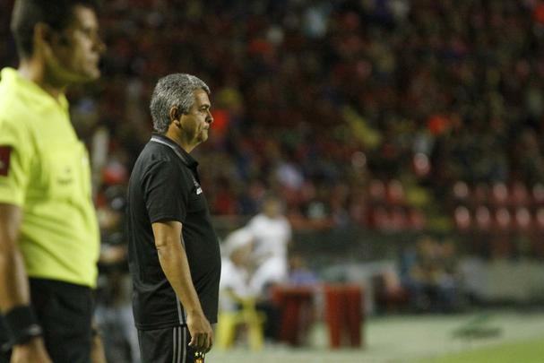 Donos das maiores torcidas e nicos clubes da regio com ttulos nacionais, rivais fazem jogo de ida da final da Copa do Nordeste na Ilha do Retiro. Juninho, do Bahia, marcou o primeiro gol da partida, enquanto o Juninho rubro-negro empatou o duelo para o Leo.