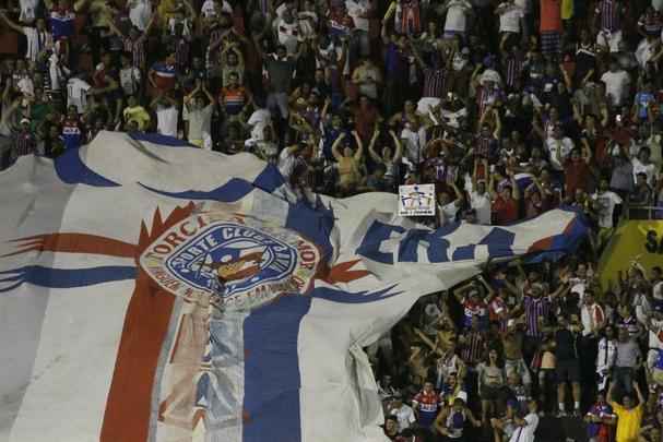 Donos das maiores torcidas e nicos clubes da regio com ttulos nacionais, rivais fazem jogo de ida da final da Copa do Nordeste na Ilha do Retiro. Juninho, do Bahia, marcou o primeiro gol da partida, enquanto o Juninho rubro-negro empatou o duelo para o Leo.