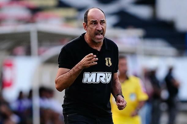 Pela segunda rodada da Srie B do Brasileiro, o Santa Cruz venceu o Guarani por 2 a 1 no Arruda com gols de Pitbull e do estreante Ricardo Bueno. 