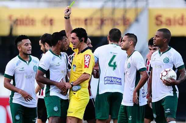Pela segunda rodada da Srie B do Brasileiro, o Santa Cruz venceu o Guarani por 2 a 1 no Arruda com gols de Pitbull e do estreante Ricardo Bueno. 