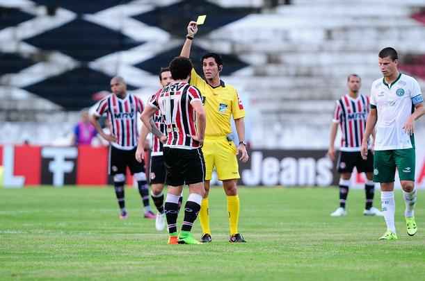 Pela segunda rodada da Srie B do Brasileiro, o Santa Cruz venceu o Guarani por 2 a 1 no Arruda com gols de Pitbull e do estreante Ricardo Bueno. 