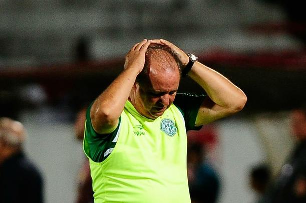 Pela segunda rodada da Srie B do Brasileiro, o Santa Cruz venceu o Guarani por 2 a 1 no Arruda com gols de Pitbull e do estreante Ricardo Bueno. 