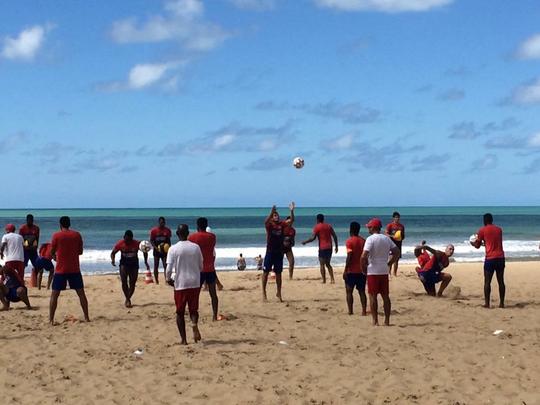 Na manh desta tera-feira (23/05), o treinamento do Nutico foi comandado pelo tcnico Waldemar Lemos na praia de Boa Viagem