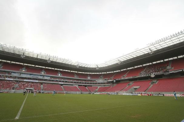 Em duelo nordestino, equipes se encontram na Arena de Pernambuco com poucos torcedores