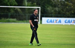 Aps entrevista coletiva, Vanderlei Luxemburgo comandou o seu primeiro treino no gramado do CT. Ele vai fazer a sua estreia contra o Botafogo, nesta quarta-feira, pela Copa do Brasil