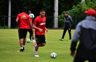 Aps entrevista coletiva, Vanderlei Luxemburgo comandou o seu primeiro treino no gramado do CT. Ele vai fazer a sua estreia contra o Botafogo, nesta quarta-feira, pela Copa do Brasil