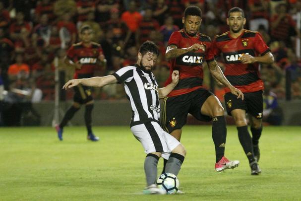 Na estreia de Vanderlei Luxemburgo no comando, Sport tentou reverter desvantagem de 2 a 1, construda no primeiro duelo, para avanar s quartas de finais da Copa do Brasil. Acabou dominado no primeiro tempo pelo Botafogo e comeou perdendo, com gol de Roger. Leo ainda teve Rogrio expulso, mas reagiu. Conseguiu o empate com Durval. Entretanto, o gol no foi o suficiente para evitar a eliminao.
