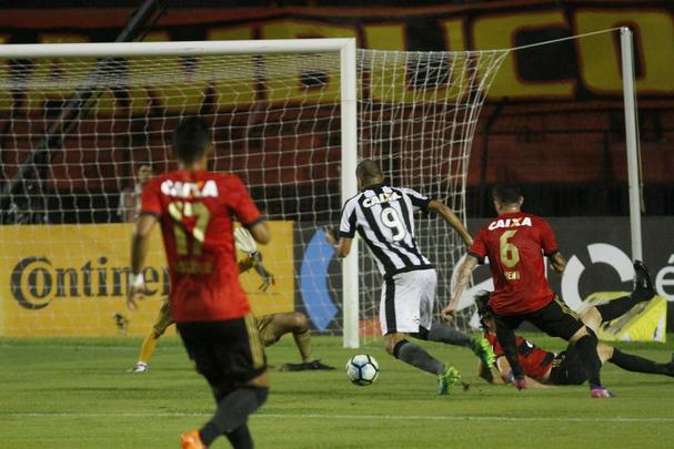 Na estreia de Vanderlei Luxemburgo no comando, Sport tentou reverter desvantagem de 2 a 1, construda no primeiro duelo, para avanar s quartas de finais da Copa do Brasil. Acabou dominado no primeiro tempo pelo Botafogo e comeou perdendo, com gol de Roger. Leo ainda teve Rogrio expulso, mas reagiu. Conseguiu o empate com Durval. Entretanto, o gol no foi o suficiente para evitar a eliminao.