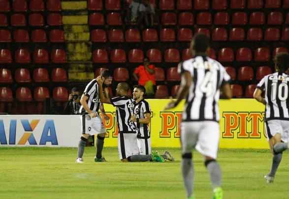 Na estreia de Vanderlei Luxemburgo no comando, Sport tentou reverter desvantagem de 2 a 1, construda no primeiro duelo, para avanar s quartas de finais da Copa do Brasil. Acabou dominado no primeiro tempo pelo Botafogo e comeou perdendo, com gol de Roger. Leo ainda teve Rogrio expulso, mas reagiu. Conseguiu o empate com Durval. Entretanto, o gol no foi o suficiente para evitar a eliminao.