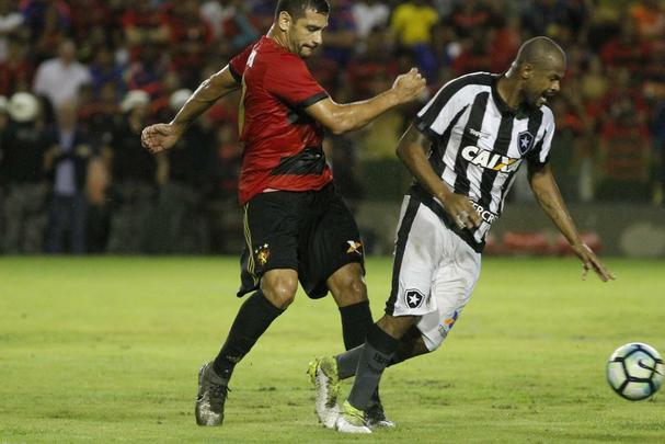 Na estreia de Vanderlei Luxemburgo no comando, Sport tentou reverter desvantagem de 2 a 1, construda no primeiro duelo, para avanar s quartas de finais da Copa do Brasil. Acabou dominado no primeiro tempo pelo Botafogo e comeou perdendo, com gol de Roger. Leo ainda teve Rogrio expulso, mas reagiu. Conseguiu o empate com Durval. Entretanto, o gol no foi o suficiente para evitar a eliminao.