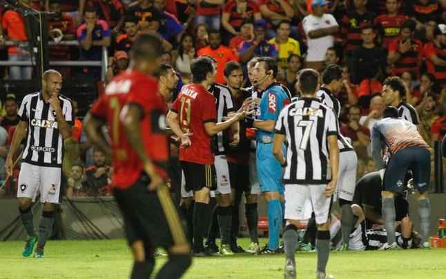 Na estreia de Vanderlei Luxemburgo no comando, Sport tentou reverter desvantagem de 2 a 1, construda no primeiro duelo, para avanar s quartas de finais da Copa do Brasil. Acabou dominado no primeiro tempo pelo Botafogo e comeou perdendo, com gol de Roger. Leo ainda teve Rogrio expulso, mas reagiu. Conseguiu o empate com Durval. Entretanto, o gol no foi o suficiente para evitar a eliminao.