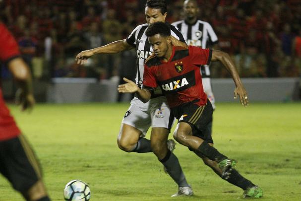 Na estreia de Vanderlei Luxemburgo no comando, Sport tentou reverter desvantagem de 2 a 1, construda no primeiro duelo, para avanar s quartas de finais da Copa do Brasil. Acabou dominado no primeiro tempo pelo Botafogo e comeou perdendo, com gol de Roger. Leo ainda teve Rogrio expulso, mas reagiu. Conseguiu o empate com Durval. Entretanto, o gol no foi o suficiente para evitar a eliminao.