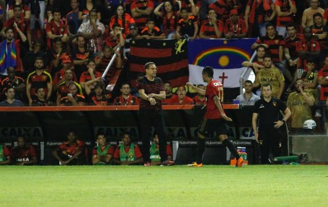 Na estreia de Vanderlei Luxemburgo no comando, Sport tentou reverter desvantagem de 2 a 1, construda no primeiro duelo, para avanar s quartas de finais da Copa do Brasil. Acabou dominado no primeiro tempo pelo Botafogo e comeou perdendo, com gol de Roger. Leo ainda teve Rogrio expulso, mas reagiu. Conseguiu o empate com Durval. Entretanto, o gol no foi o suficiente para evitar a eliminao.