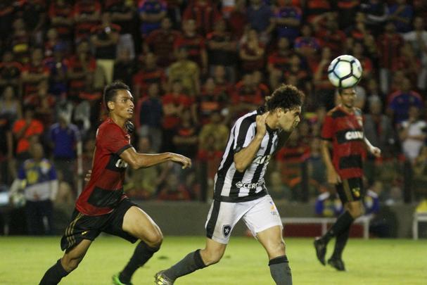 Na estreia de Vanderlei Luxemburgo no comando, Sport tentou reverter desvantagem de 2 a 1, construda no primeiro duelo, para avanar s quartas de finais da Copa do Brasil. Acabou dominado no primeiro tempo pelo Botafogo e comeou perdendo, com gol de Roger. Leo ainda teve Rogrio expulso, mas reagiu. Conseguiu o empate com Durval. Entretanto, o gol no foi o suficiente para evitar a eliminao.