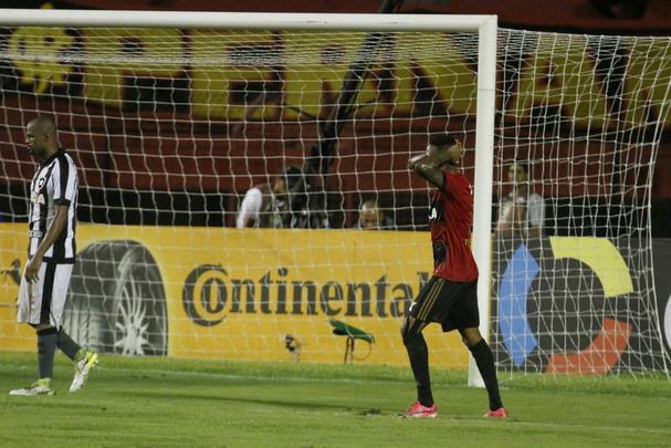 Na estreia de Vanderlei Luxemburgo no comando, Sport tentou reverter desvantagem de 2 a 1, construda no primeiro duelo, para avanar s quartas de finais da Copa do Brasil. Acabou dominado no primeiro tempo pelo Botafogo e comeou perdendo, com gol de Roger. Leo ainda teve Rogrio expulso, mas reagiu. Conseguiu o empate com Durval. Entretanto, o gol no foi o suficiente para evitar a eliminao.
