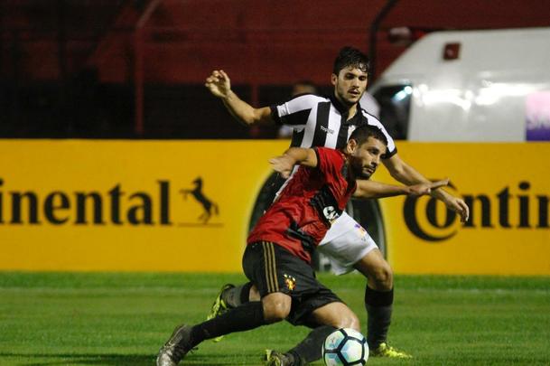 Na estreia de Vanderlei Luxemburgo no comando, Sport tentou reverter desvantagem de 2 a 1, construda no primeiro duelo, para avanar s quartas de finais da Copa do Brasil. Acabou dominado no primeiro tempo pelo Botafogo e comeou perdendo, com gol de Roger. Leo ainda teve Rogrio expulso, mas reagiu. Conseguiu o empate com Durval. Entretanto, o gol no foi o suficiente para evitar a eliminao.