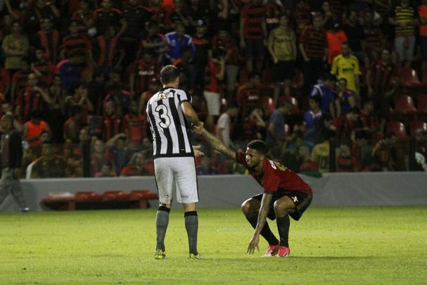 Na estreia de Vanderlei Luxemburgo no comando, Sport tentou reverter desvantagem de 2 a 1, construda no primeiro duelo, para avanar s quartas de finais da Copa do Brasil. Acabou dominado no primeiro tempo pelo Botafogo e comeou perdendo, com gol de Roger. Leo ainda teve Rogrio expulso, mas reagiu. Conseguiu o empate com Durval. Entretanto, o gol no foi o suficiente para evitar a eliminao.