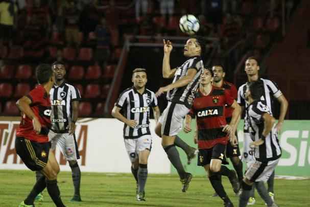 Na estreia de Vanderlei Luxemburgo no comando, Sport tentou reverter desvantagem de 2 a 1, construda no primeiro duelo, para avanar s quartas de finais da Copa do Brasil. Acabou dominado no primeiro tempo pelo Botafogo e comeou perdendo, com gol de Roger. Leo ainda teve Rogrio expulso, mas reagiu. Conseguiu o empate com Durval. Entretanto, o gol no foi o suficiente para evitar a eliminao.