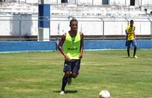 ATACANTE -  O avanado Iago, 21 anos, surgiu na base do Confiana e se destacou pelo time na edio de 2016 da Copa So Paulo de Futebol Jnior. Pelo Campeonato Sergipano e Srie C, o atleta soma 16 partidas e marcou dois gols.
