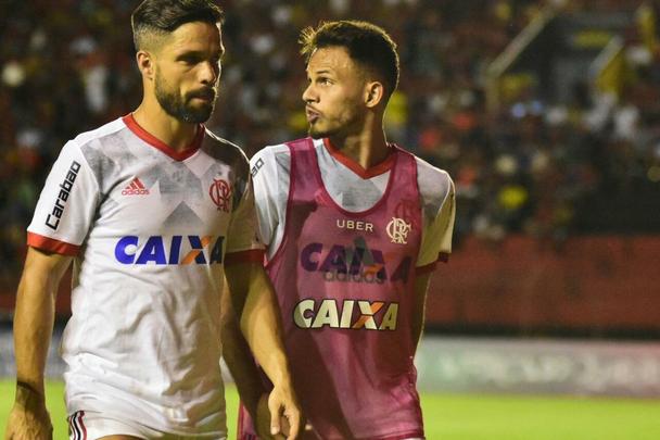 Jogando em casa, Sport apresentou melhor futebol que o Flamengo no segundo tempo e aproveitou erro do goleiro muralha para marcar o primeiro gol, com Osvaldo. Thoms, saindo do banco, ainda marcou o segundo na vitria do Leo, primeira sob comando do tcnico Vanderlei Luxemburgo.