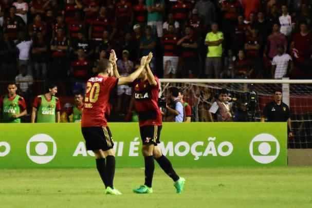 Jogando em casa, Sport apresentou melhor futebol que o Flamengo no segundo tempo e aproveitou erro do goleiro muralha para marcar o primeiro gol, com Osvaldo. Thoms, saindo do banco, ainda marcou o segundo na vitria do Leo, primeira sob comando do tcnico Vanderlei Luxemburgo.