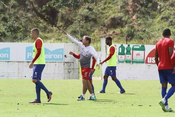 Timbu trabalhou no CT Wilson Campos visando jogo contra o Internacional, �s 16h30 do pr�ximo s�bado, no est�dio Beira-Rio