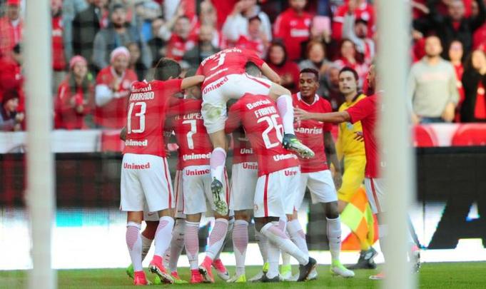 No Beira-rio, Nutico perde por 4 a 2 para o Internacional em jogo com quatro pnaltis a favor do Colorado, sendo dois defendidos por Tiago Cardoso, e duas expulses no Timbu
