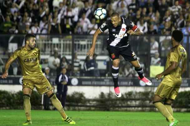 Lus Fabiano marcou o primeiro gol do jogo, de cabea, no segundo tempo. Em contra-ataque, Douglas marcou o segundo do Vasco na partida, enquanto Andr, de pnalti, j perto do fim, descontou para o Leo.
