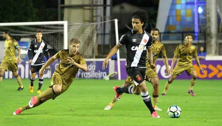 Lus Fabiano marcou o primeiro gol do jogo, de cabea, no segundo tempo. Em contra-ataque, Douglas marcou o segundo do Vasco na partida, enquanto Andr, de pnalti, j perto do fim, descontou para o Leo.