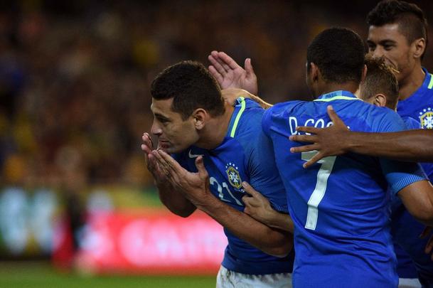 Com dois gols de Diego Souza, um de Thiago Silva e outro de Taison, seleção brasileira goleia Austrália por 4 a 0