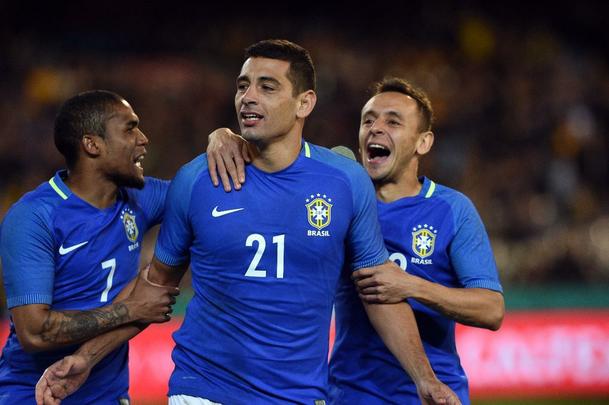 Com dois gols de Diego Souza, um de Thiago Silva e outro de Taison, seleção brasileira goleia Austrália por 4 a 0