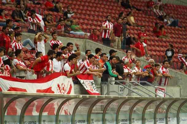 O Nutico saiu na frente com Vincius, no comeo do primeiro tempo, mas sofreu o empate logo em seguida, com Minho. Perto do fim, na j segunda etapa, Robson marcou o gol da virada, selando mais uma derrota do Timbu, lanterna da Srie B.