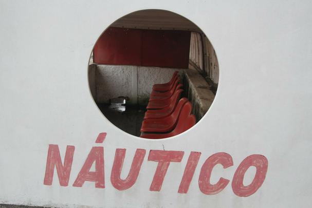 Gramado est sendo morto para o implante de um novo; expectativa  de retomar jogos a partir do Brasileiro 2018; at l, um longo caminho