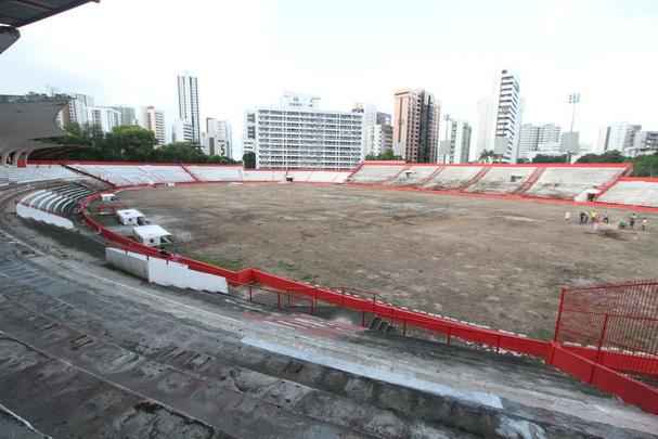 Gramado est sendo morto para o implante de um novo; expectativa  de retomar jogos a partir do Brasileiro 2018; at l, um longo caminho