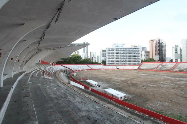 Gramado est sendo morto para o implante de um novo; expectativa  de retomar jogos a partir do Brasileiro 2018; at l, um longo caminho