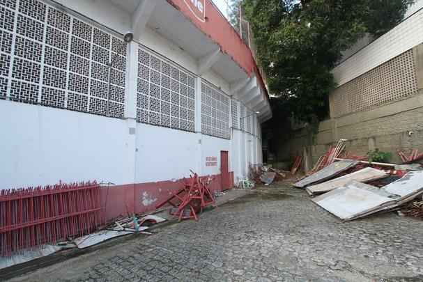 Gramado est sendo morto para o implante de um novo; expectativa  de retomar jogos a partir do Brasileiro 2018; at l, um longo caminho