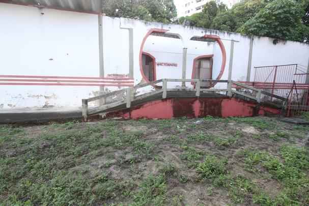 Gramado est sendo morto para o implante de um novo; expectativa  de retomar jogos a partir do Brasileiro 2018; at l, um longo caminho