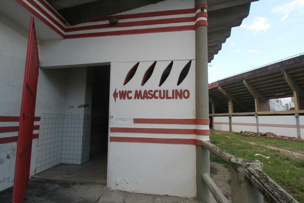 Gramado est sendo morto para o implante de um novo; expectativa  de retomar jogos a partir do Brasileiro 2018; at l, um longo caminho