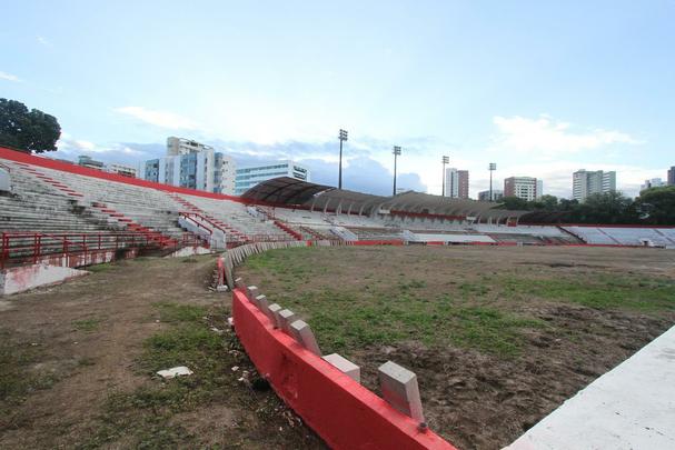 Gramado est sendo morto para o implante de um novo; expectativa  de retomar jogos a partir do Brasileiro 2018; at l, um longo caminho