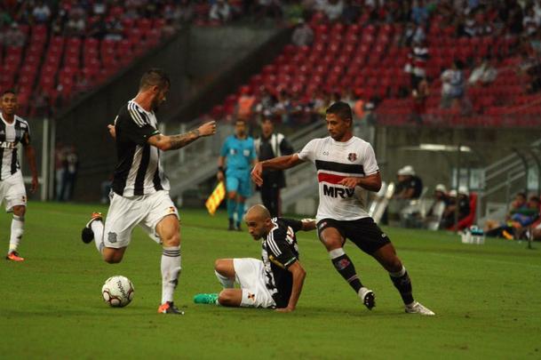 Empurrado pela torcida, que foi em bom nmero  arena, equipe coral encontrou um adversrio disposto a surpreender fora de casa e teve trabalho na partida
